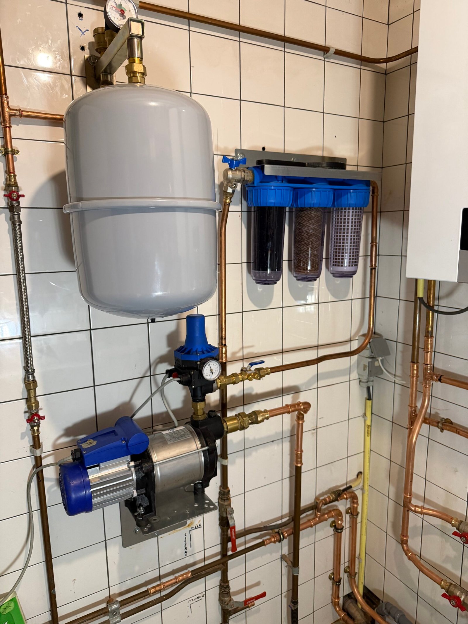 🔧 Installation d’un groupe hydrophore + filtre triplex